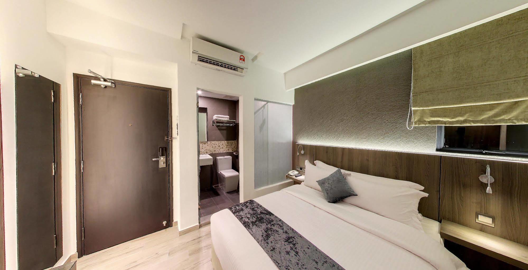 Hotel Flora By Crossroads